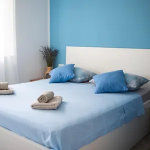 Cozy & Bright In Appartement